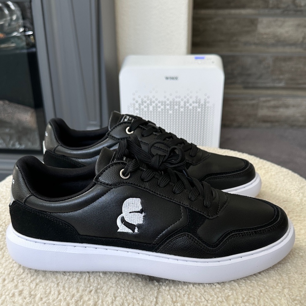 KARL LAGERFELD PARIS
Embroidered Logo Leather Low-Top Sneakers. Men’s size 10.5.